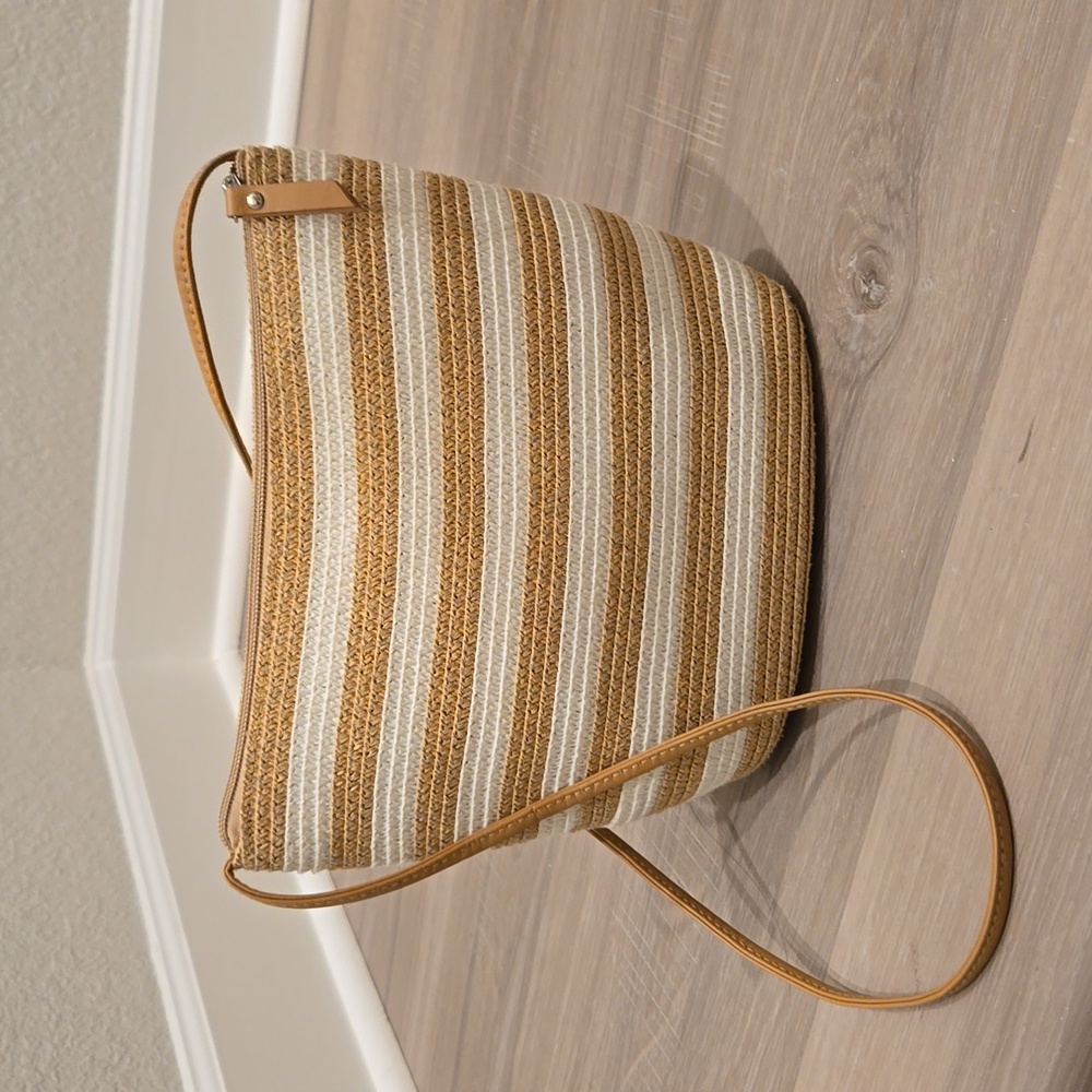 Shoulder straw bag